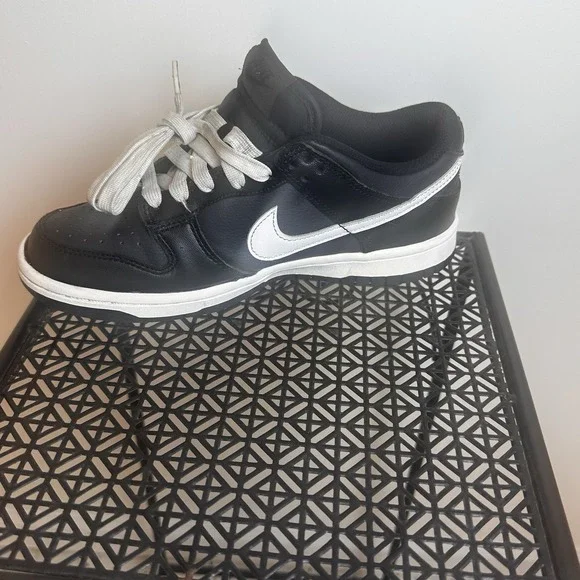 Nike‎ Dunk Low Black Panda Sneakers Boys Size 5.5Y Athletic Shoes DH9765-002 - Picture 4 of 8